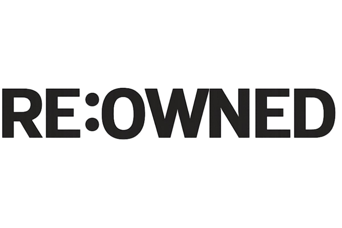 Logo von Reowned: schwarzer Schriftzug „RE:OWNED“ auf weißem Grund
