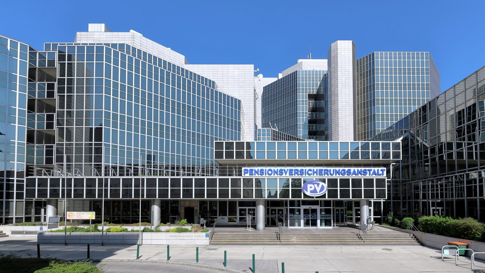 Eingang der Zentrale der Pensionsversicherungsanstalt in Wien-Leopoldstadt