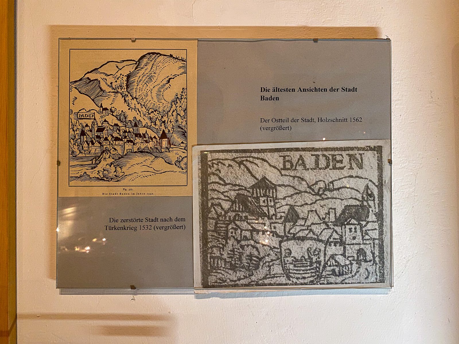 Schautafel im Rollettmuseum mit den ältesten Ansichten der Stadt Baden, Holzschnitte von 1532 und 1562