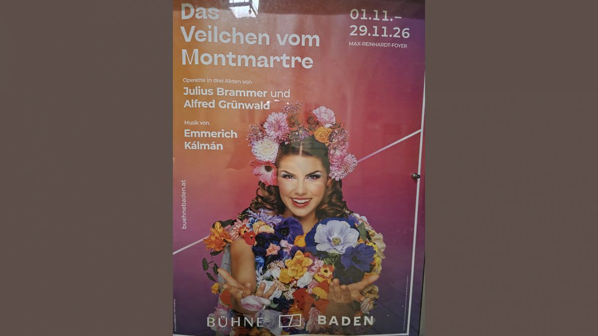 Das Veilchen vom Montmartre im Max-Reinhardt-Foyer: Plakat der Bühne Baden für November 2026
