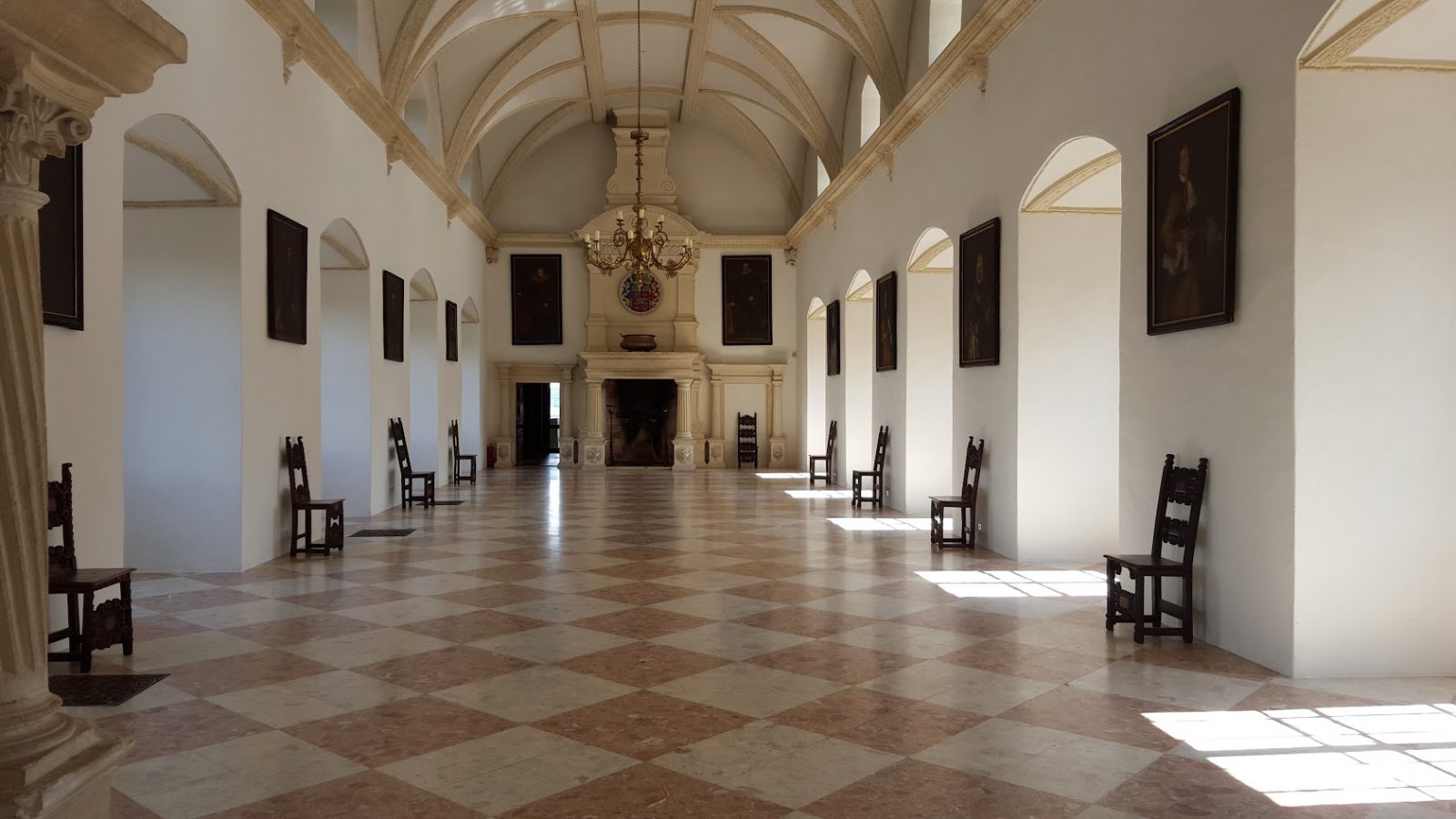 Symbolbild: historischer Saal mit Porträtgalerie – Archivaufnahme, nicht aus einem der genannten Badener Museen